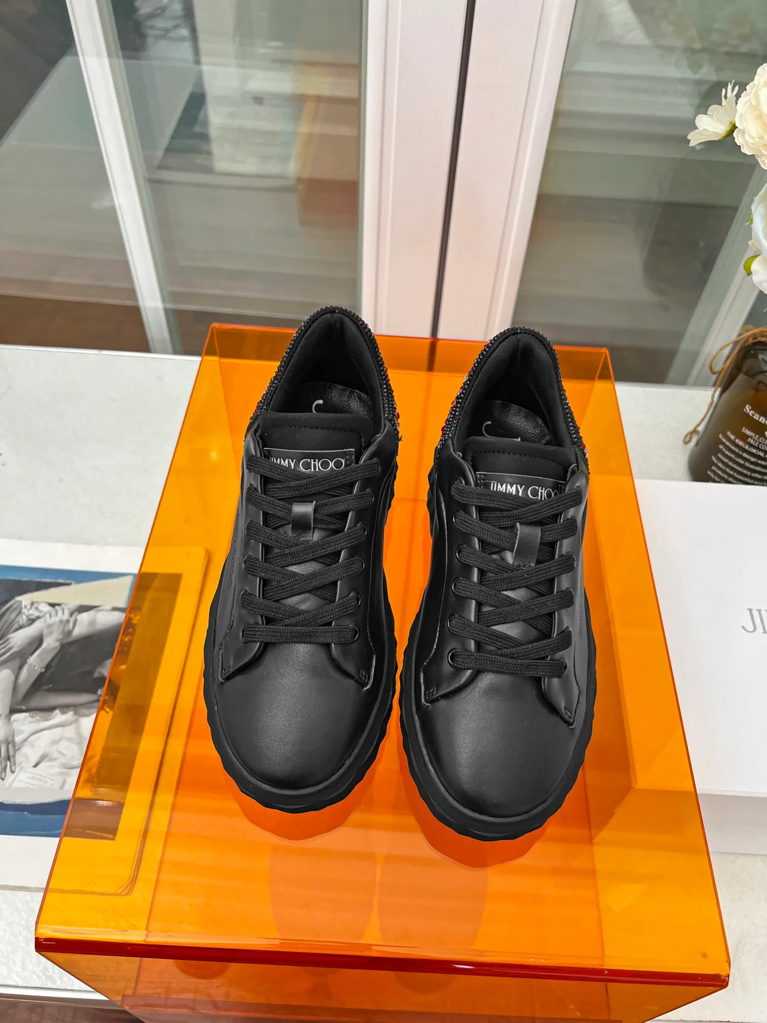 👟👟Ex-factory price 640👟👟 (hot tail diamond) Jimmy choo Jimmy Choo 2024 spring and summer Jc new Diamond New sneaker series 🔥The upper is made of original customized cowhide leather spliced with breathable Lycra embellished with Swarovski crystal diamonds to enjoy the brand's luxury and trend 💥The soles are made of brand elements to resist diamond multi-faceted cutting and have a full three-dimensional feel 🎵The soles are gradually thinner and thicker, and the design makes them more comfortable without any visual pressure 🌹A Diamond sneaker that is fashionable, comfortable, versatile and luxurious is worth owning🧚‍♀️ Fabric: Original imported top layer 🐂 cowhide Lining: Original Lycra breathable lining Feet: Original injection molded 🐑 Sheepskin Outsole: Original glass glue combined sole Size: 34-41 (customized size 34.41 is non-refundable)